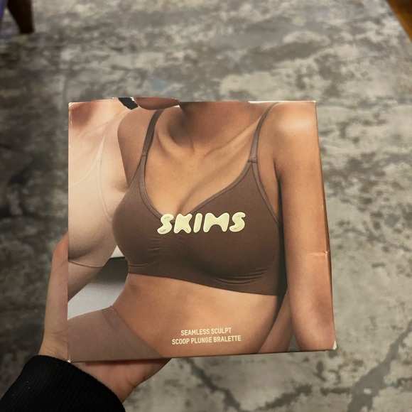 SKIMS Other - Seamless Sculpt Scoop Plunge Bralette